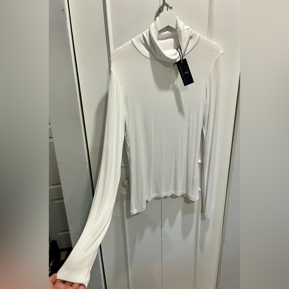 American Tall Turtleneck 🤍 - Picture 5 of 14